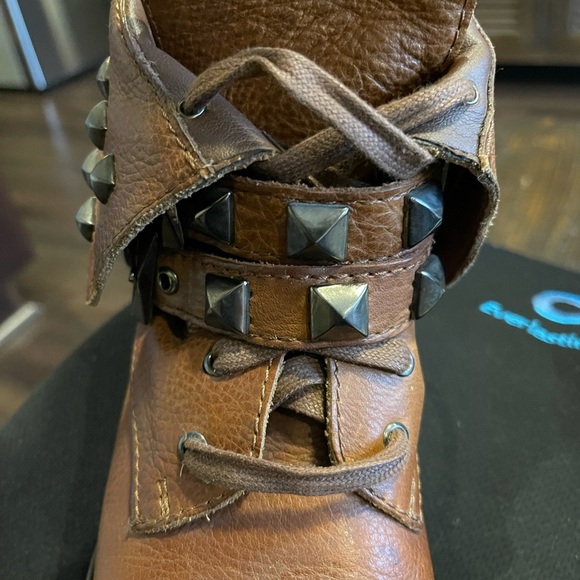 NWOB ZARA WOMAN brown leather studded ankle combat boots, size 8 - Picture 8 of 11